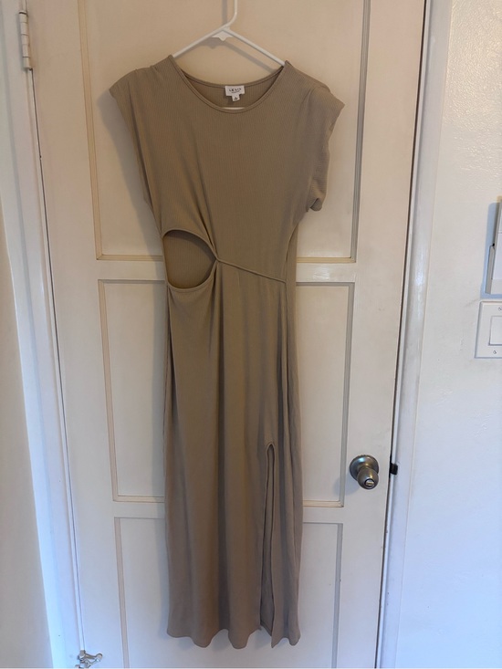 Le Lis Dresses & Skirts - Le Lis Cutout Maxi Dress in Tan Beige